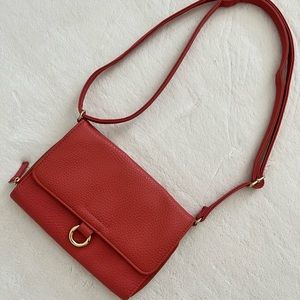 Adjustable crossbody bag
